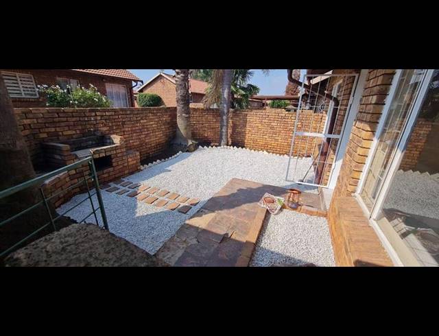 2 BEDROOM TOWNHOUSE FOR SALE IN TERENURE